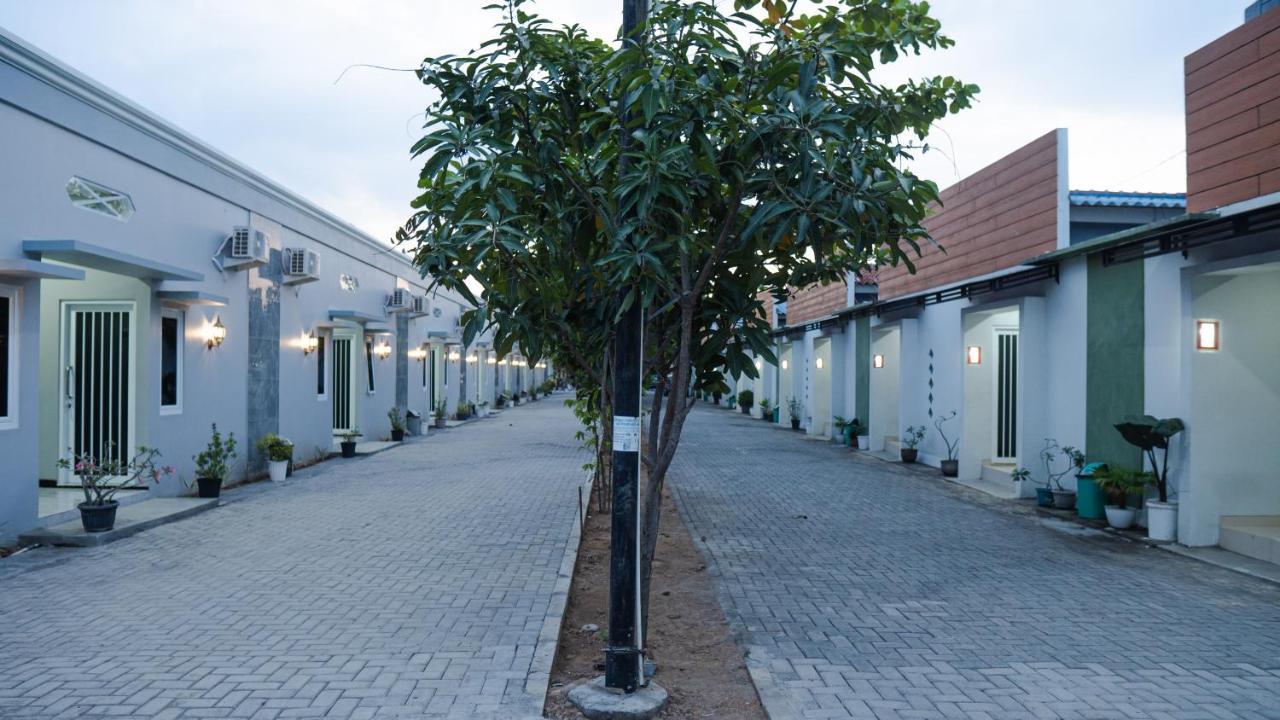 Sitiinggil Guest House Syariah Tegal  Exteriör bild